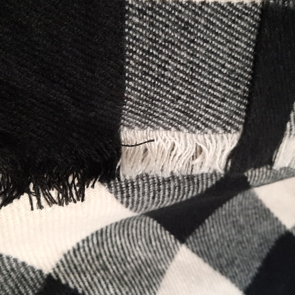 Buffalo Check Plaid Pattern Black Cream White Soft Knit Poncho - Picture 3 of 4